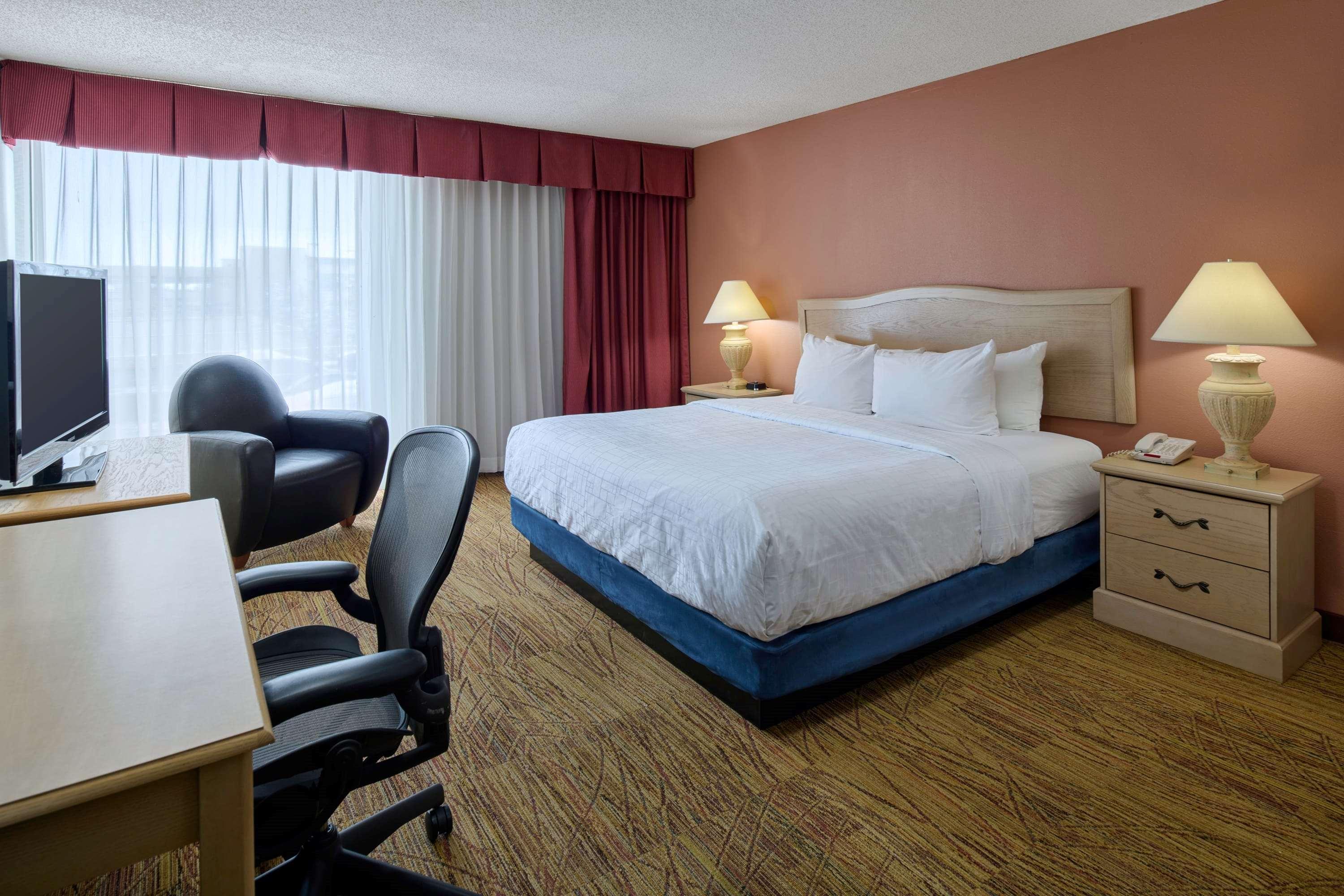 Wyndham El Paso Airport And Water Park Hotel Exterior foto